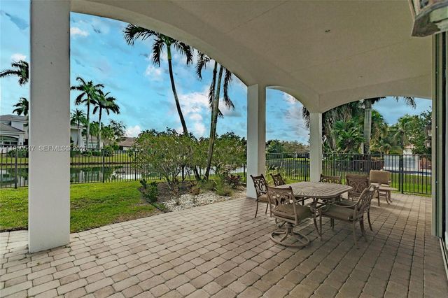 3250 W Stonebrook Cir, Davie, FL 33330