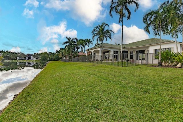 3250 W Stonebrook Cir, Davie, FL 33330