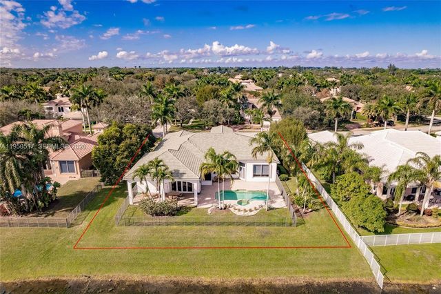 3250 W Stonebrook Cir, Davie, FL 33330