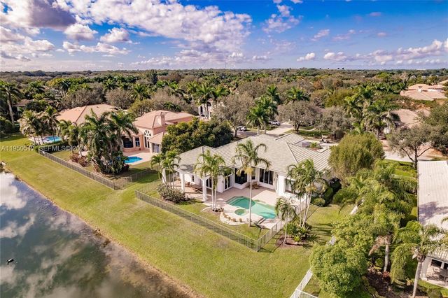 3250 W Stonebrook Cir, Davie, FL 33330