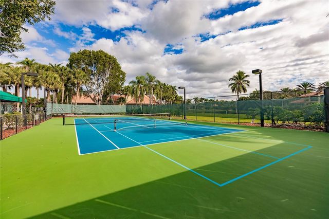 3250 W Stonebrook Cir, Davie, FL 33330