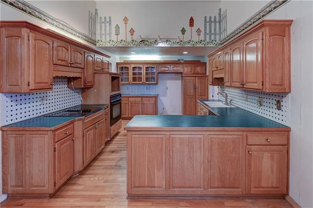 28385 Woodland Road, Paola, KS 66071