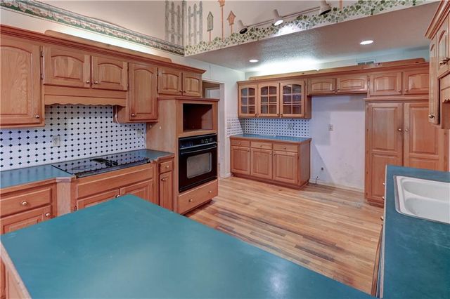 28385 Woodland Road, Paola, KS 66071