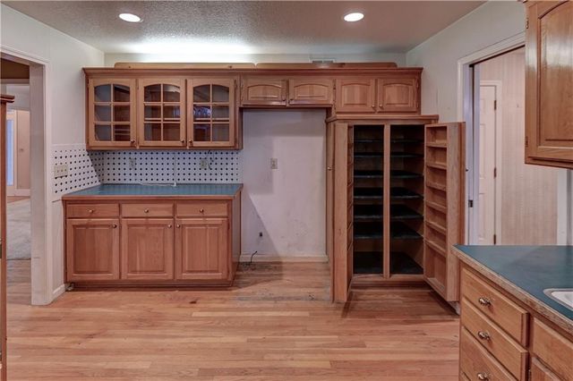28385 Woodland Road, Paola, KS 66071