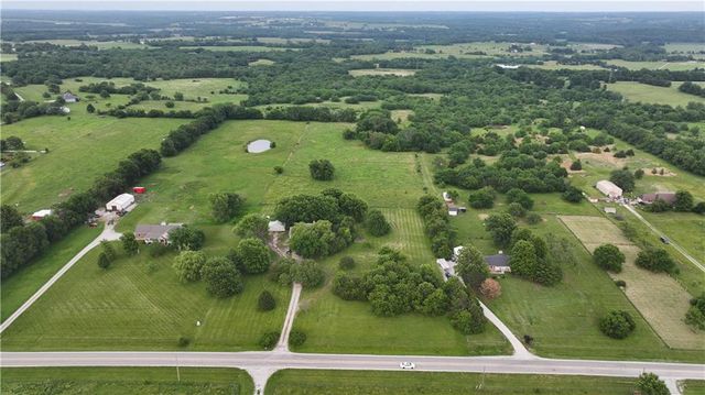 28385 Woodland Road, Paola, KS 66071