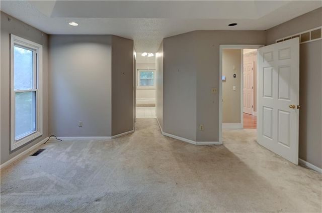 28385 Woodland Road, Paola, KS 66071