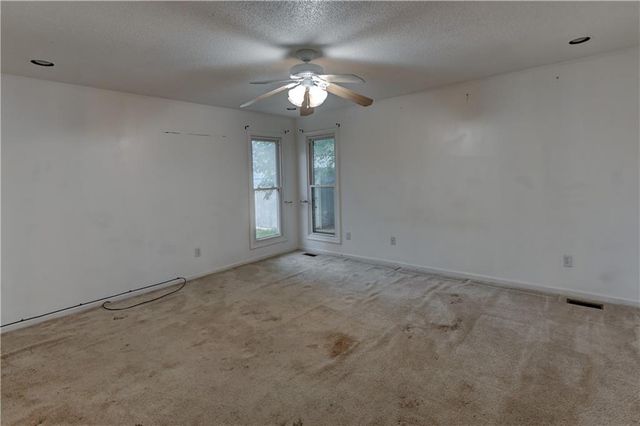 28385 Woodland Road, Paola, KS 66071