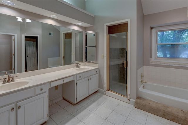 28385 Woodland Road, Paola, KS 66071