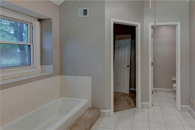 28385 Woodland Road, Paola, KS 66071