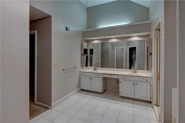 28385 Woodland Road, Paola, KS 66071