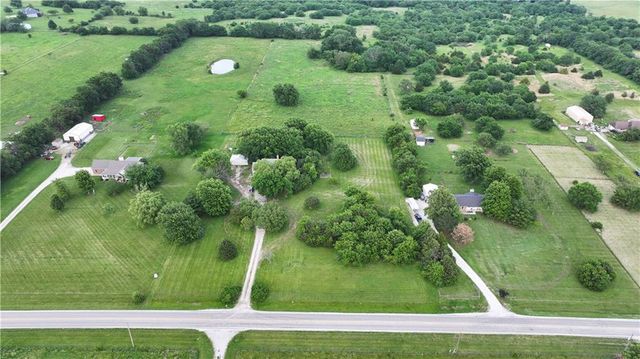 28385 Woodland Road, Paola, KS 66071