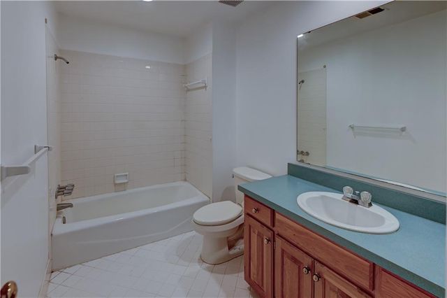 28385 Woodland Road, Paola, KS 66071