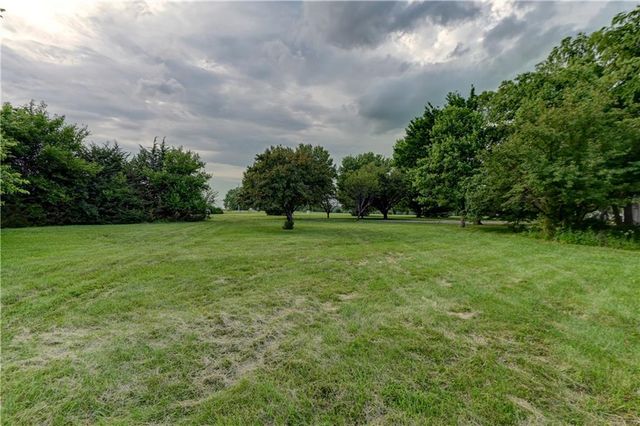 28385 Woodland Road, Paola, KS 66071