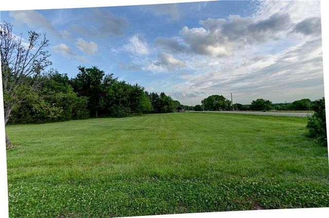 28385 Woodland Road, Paola, KS 66071