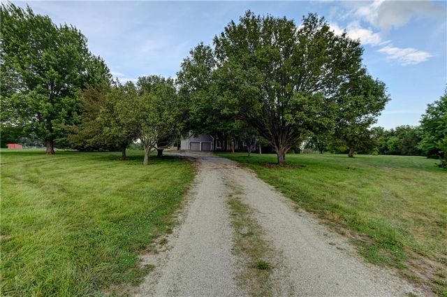 28385 Woodland Road, Paola, KS 66071