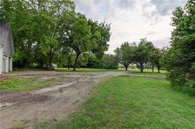 28385 Woodland Road, Paola, KS 66071