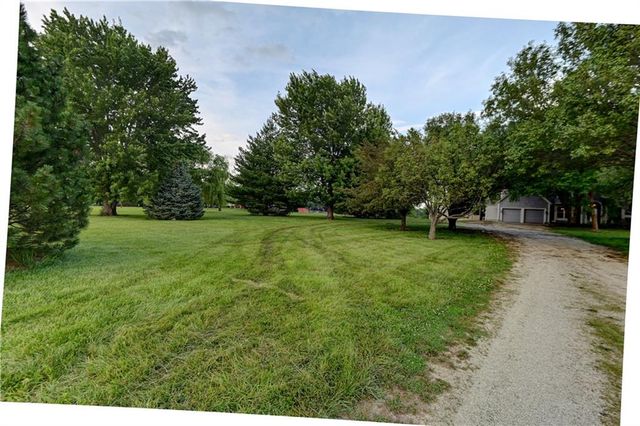 28385 Woodland Road, Paola, KS 66071