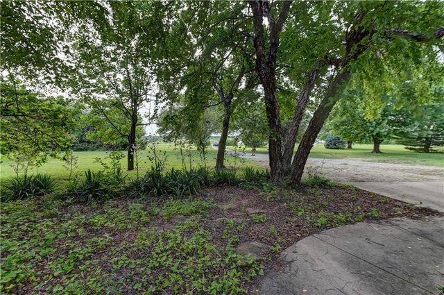 28385 Woodland Road, Paola, KS 66071
