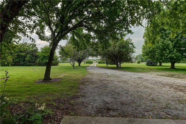 28385 Woodland Road, Paola, KS 66071