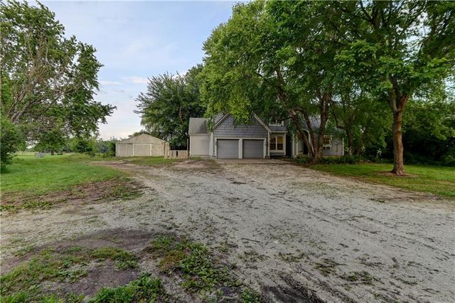 28385 Woodland Road, Paola, KS 66071