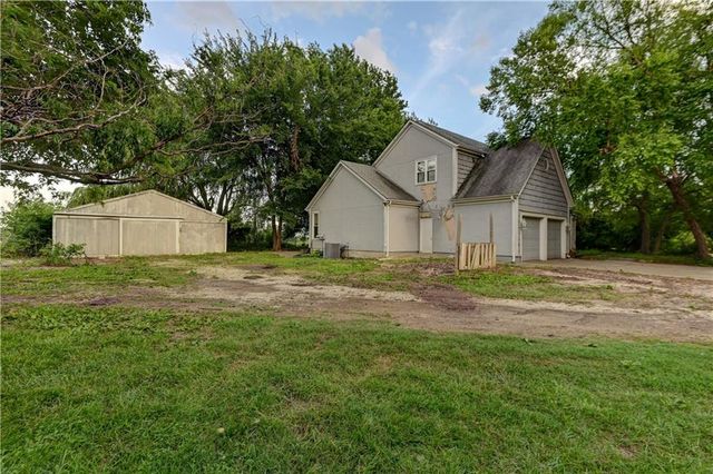 28385 Woodland Road, Paola, KS 66071
