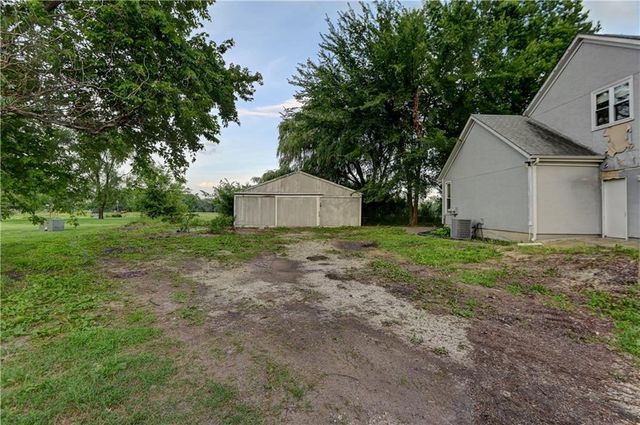 28385 Woodland Road, Paola, KS 66071