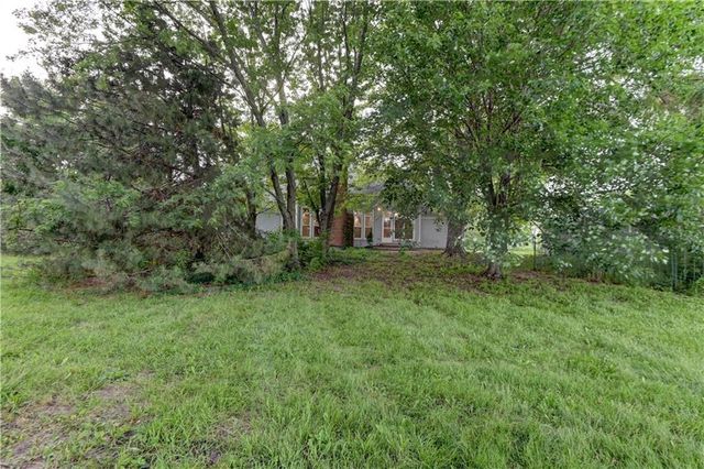 28385 Woodland Road, Paola, KS 66071