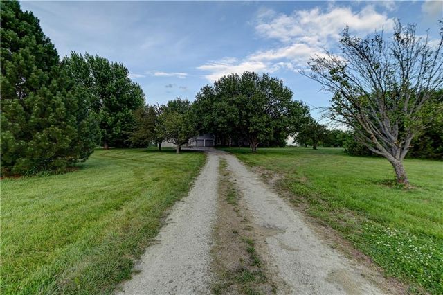 28385 Woodland Road, Paola, KS 66071