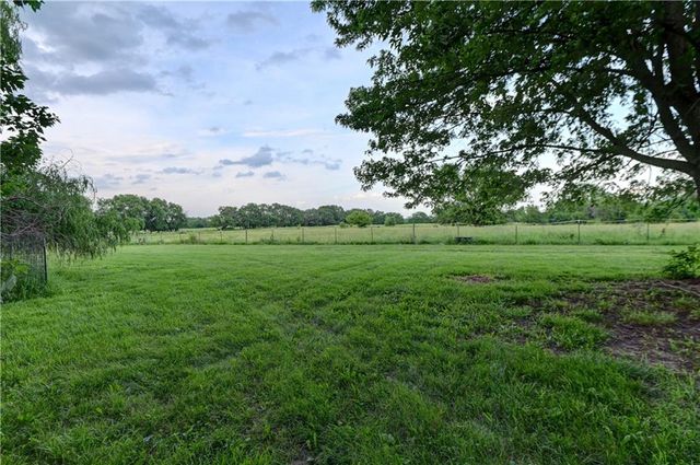 28385 Woodland Road, Paola, KS 66071
