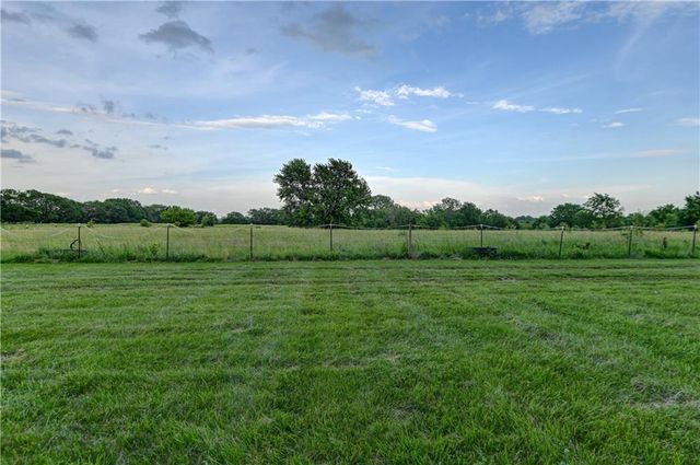28385 Woodland Road, Paola, KS 66071