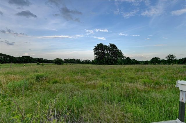 28385 Woodland Road, Paola, KS 66071