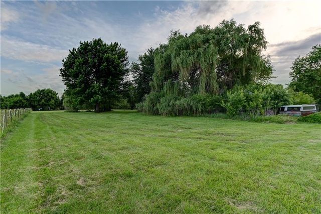 28385 Woodland Road, Paola, KS 66071