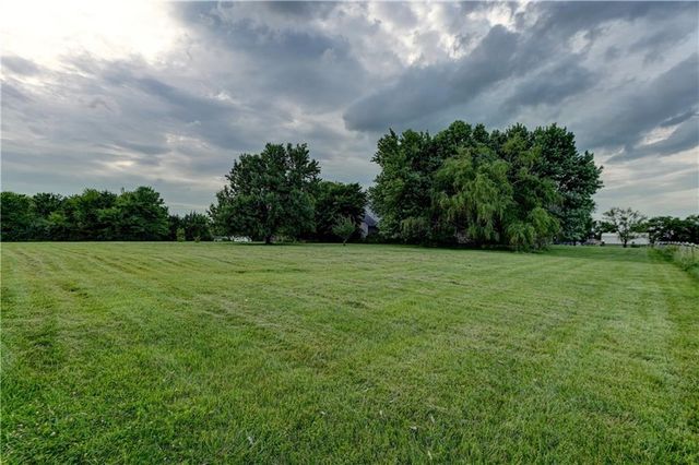 28385 Woodland Road, Paola, KS 66071