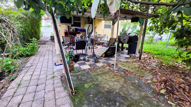 2335 NW 55th St, Miami, FL 33142