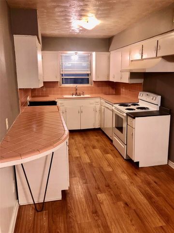 2204 Healey Drive, Dallas, TX 75228