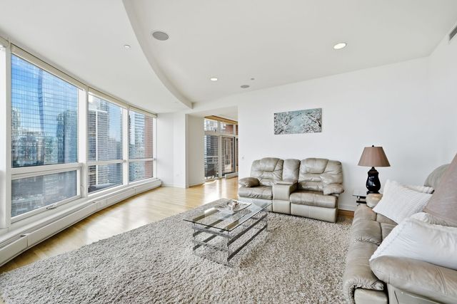415 E North Water Street 2805, Chicago, IL 60611