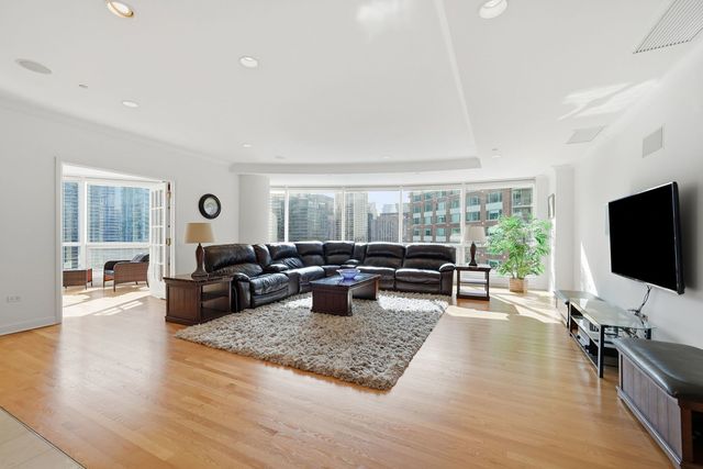 415 E North Water Street 2805, Chicago, IL 60611
