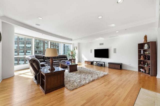 415 E North Water Street 2805, Chicago, IL 60611