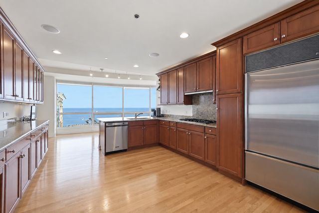 415 E North Water Street 2805, Chicago, IL 60611