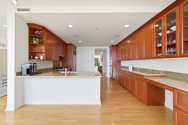 415 E North Water Street 2805, Chicago, IL 60611