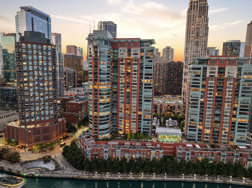 415 E North Water Street 2805, Chicago, IL 60611