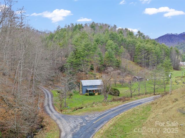 34 McCurry Road, Burnsville, NC 28714