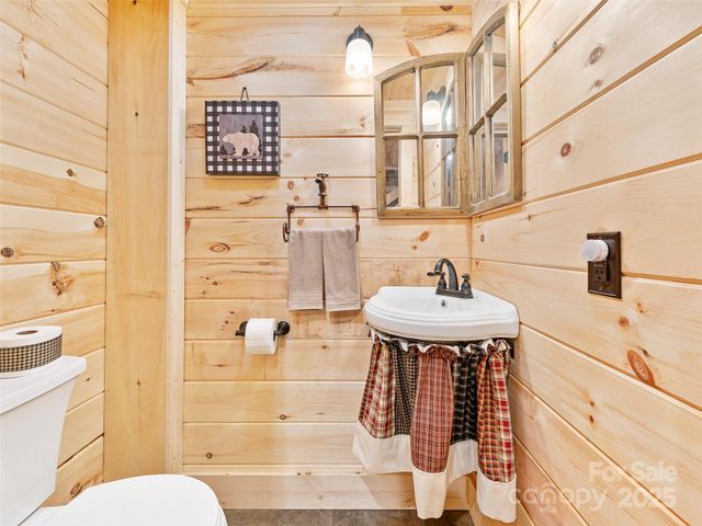 34 McCurry Road, Burnsville, NC 28714