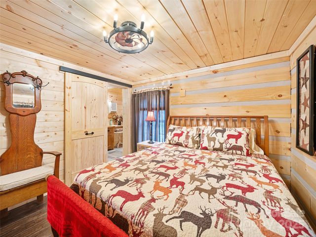 34 McCurry Road, Burnsville, NC 28714