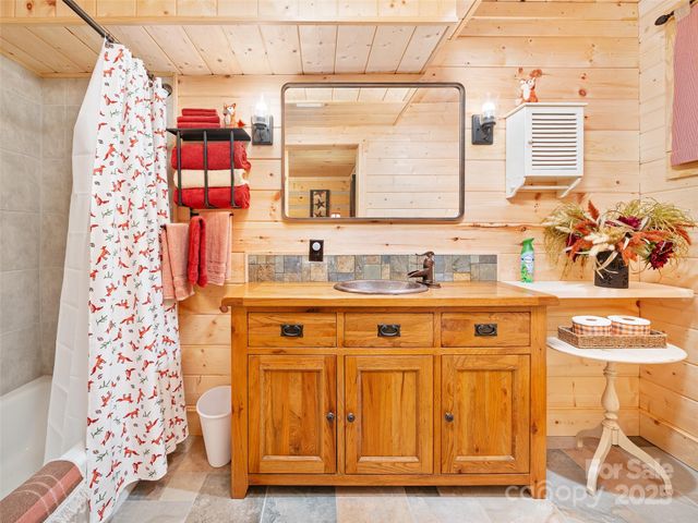 34 McCurry Road, Burnsville, NC 28714