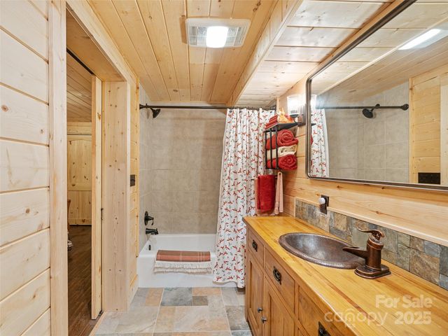 34 McCurry Road, Burnsville, NC 28714