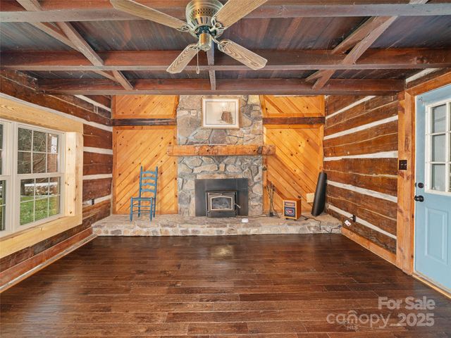 34 McCurry Road, Burnsville, NC 28714