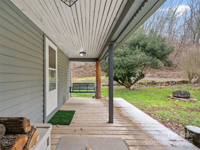 34 McCurry Road, Burnsville, NC 28714