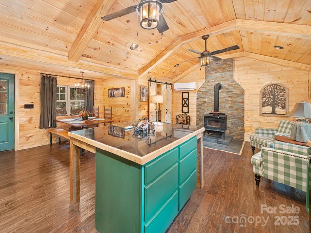 34 McCurry Road, Burnsville, NC 28714