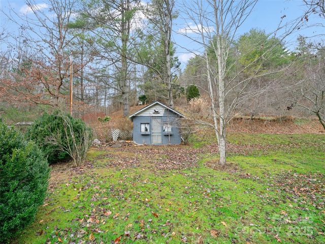 34 McCurry Road, Burnsville, NC 28714